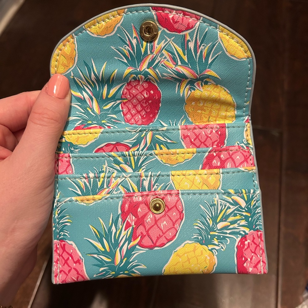 Pineapple Wallet‎